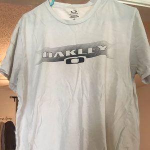 Men’s Oakley shirt